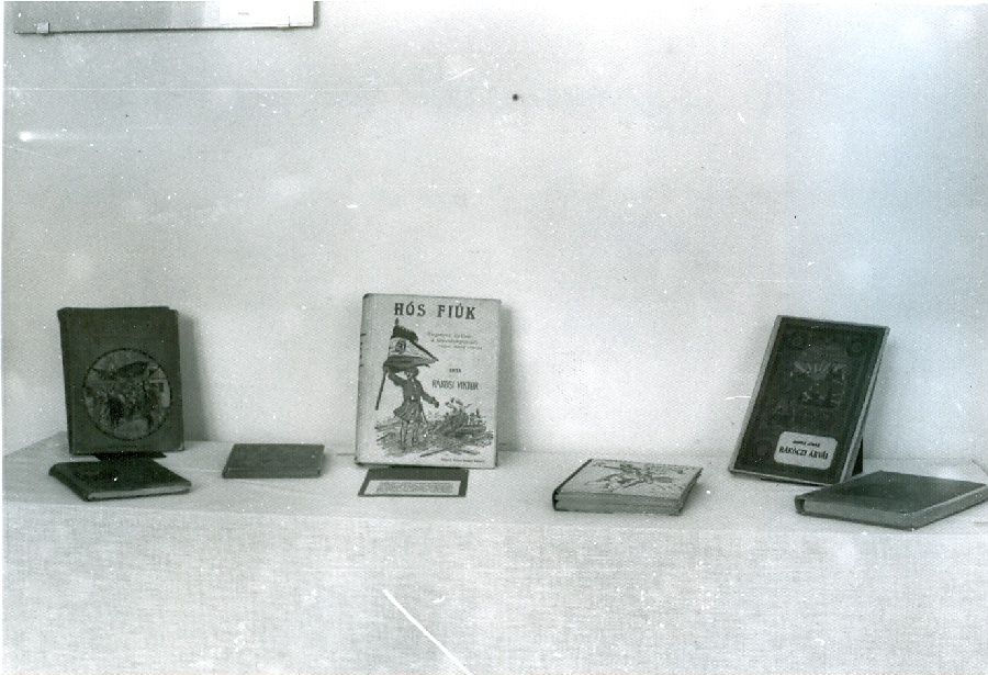 Népi gyermekjáték kiállítás a könyvtárban III.