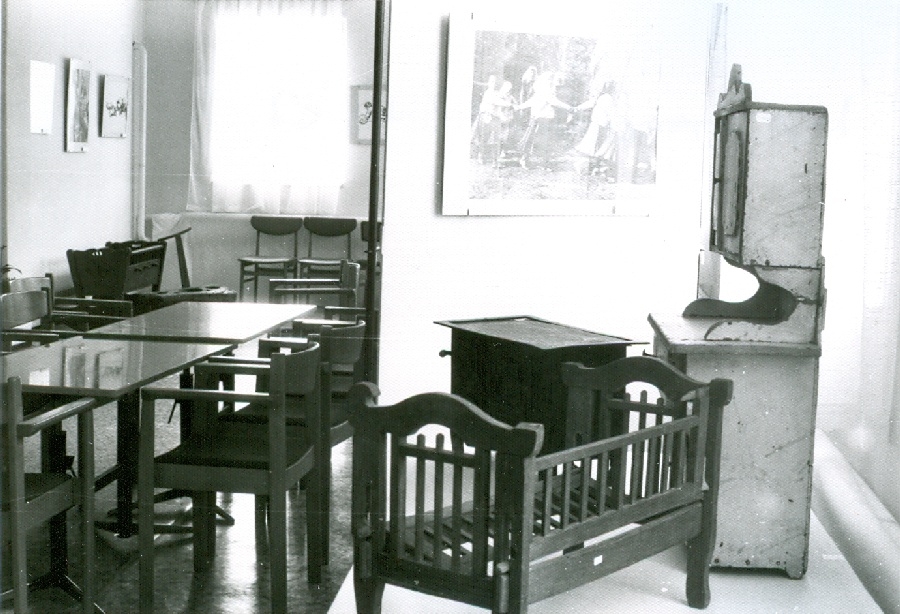 Népi gyermekjáték kiállítás a könyvtárban IV.