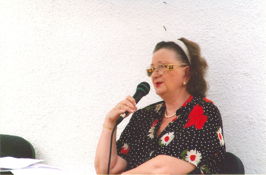 Jókai Anna a könyvtárban II.