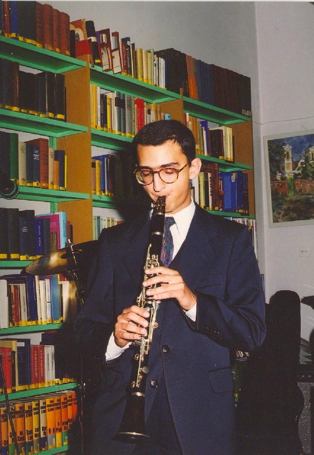 Fritz József a könyvtárban