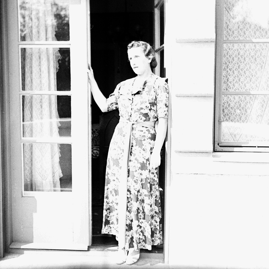 Pethőné az ajtóban