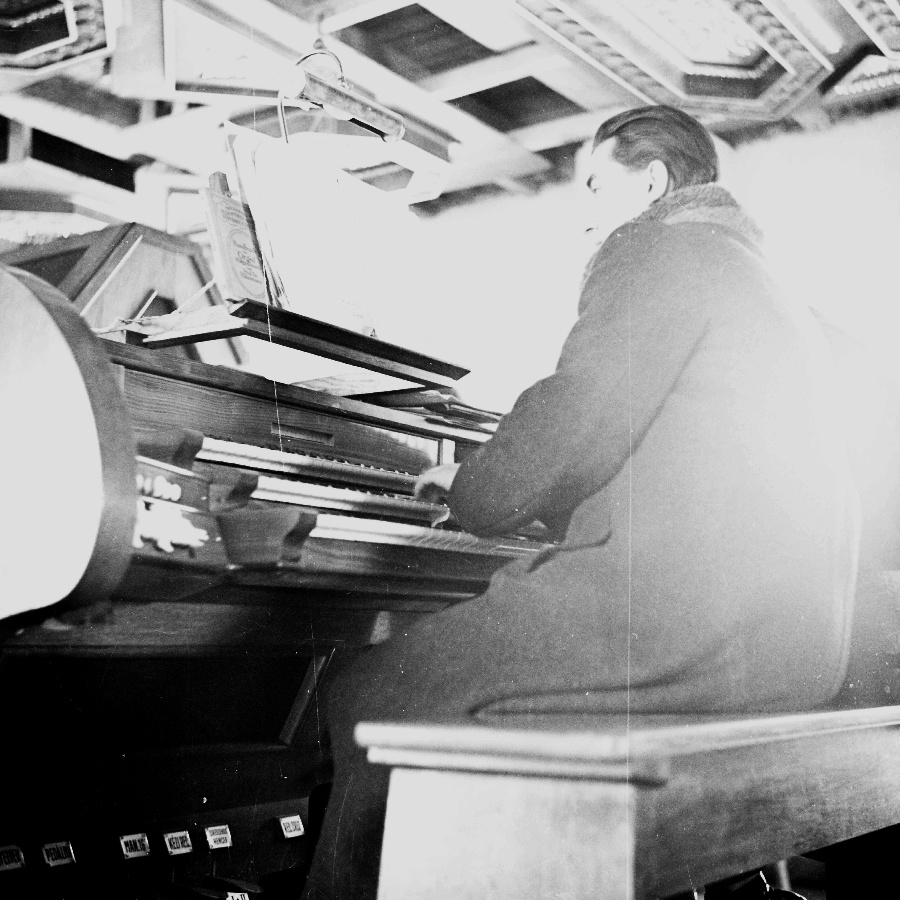 Bajnok Ferenc orgonál