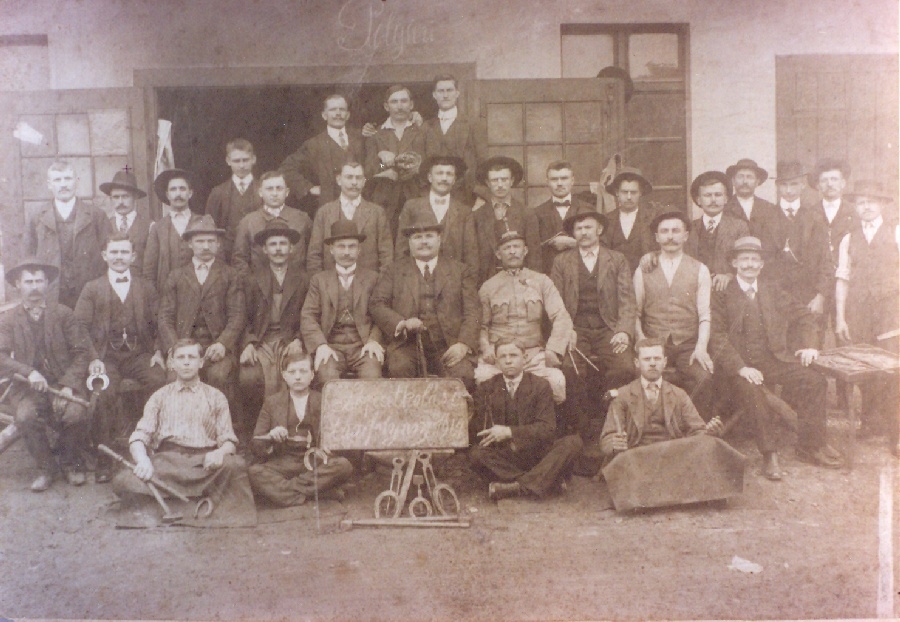 Lópatkoló verseny Vácott