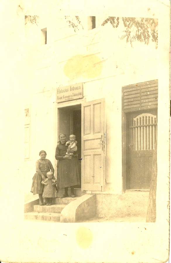 Holovics István fűszer-, csemege- és zöldségkereskedése