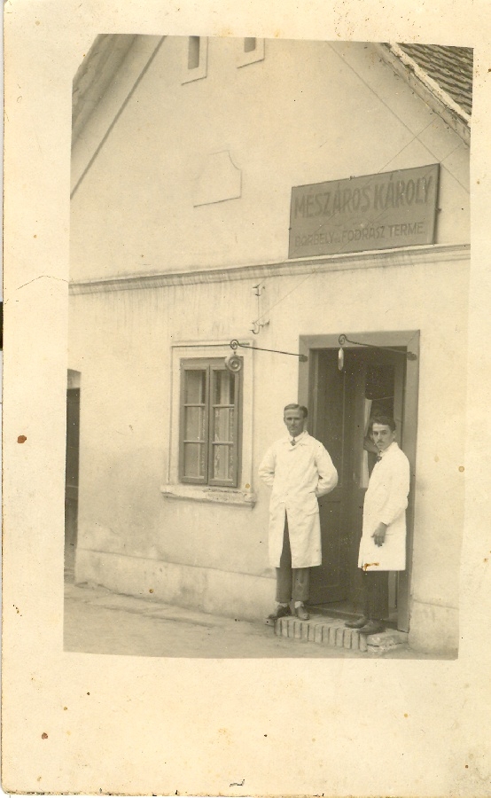 Mészáros Károly borbély és fodrászterme