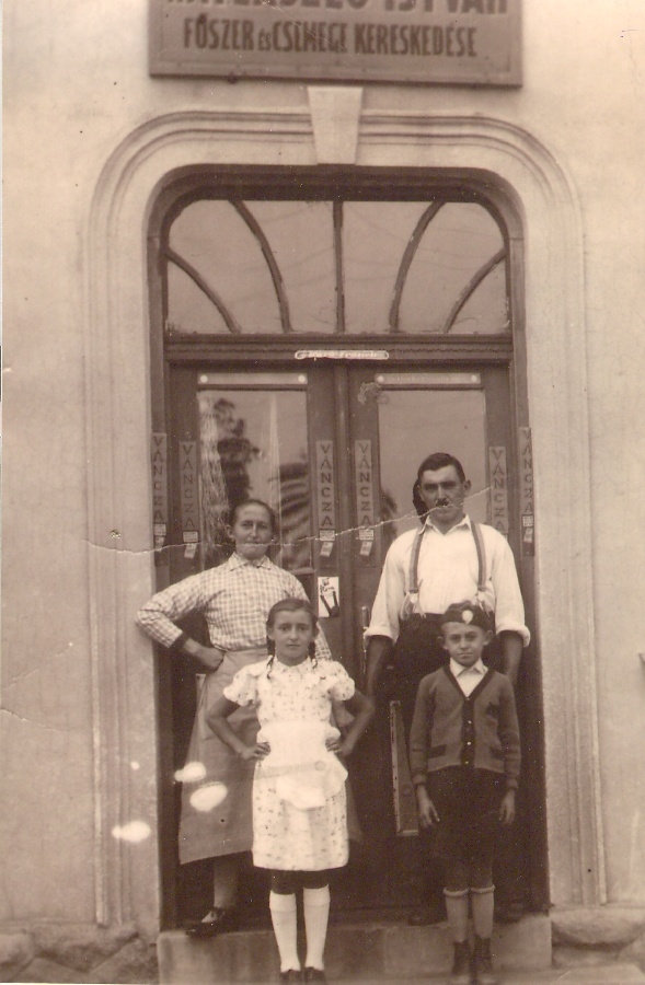 László István fűszer- és csemegekereskedése