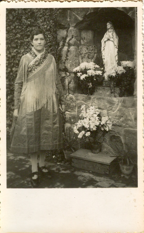 Ünnepi leánynépviselet