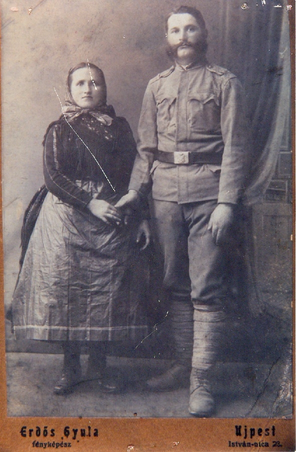 A frontról hazatért férj feleségével