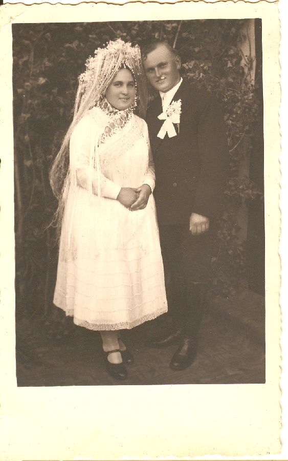 A Tóth házaspár egyházi esküvő után