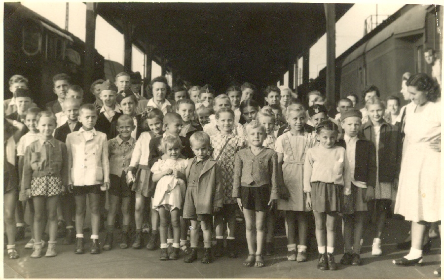 Első gyermeküdültetés