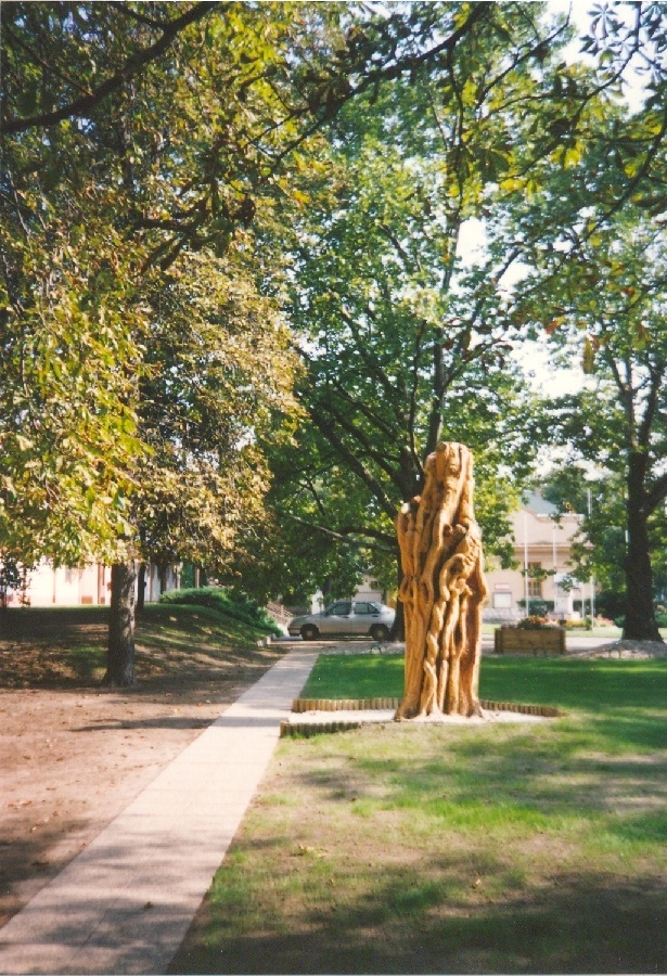 Lányi park sétánya