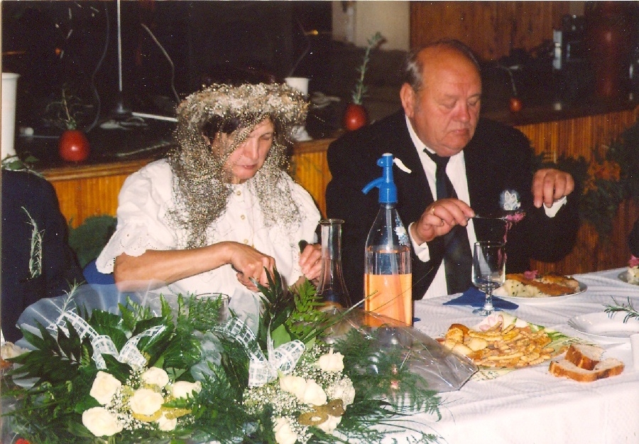 Nyugdíjas Kiránduló Klub dunakeszi lakodalmasa