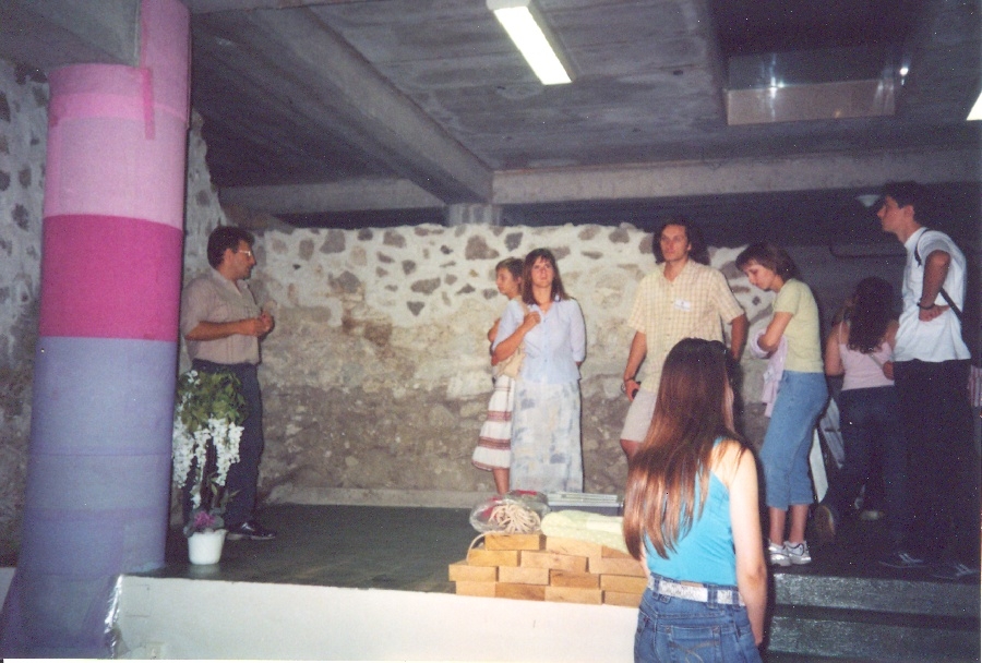 Duna parton a feltárt római kikötőerőd látogatása