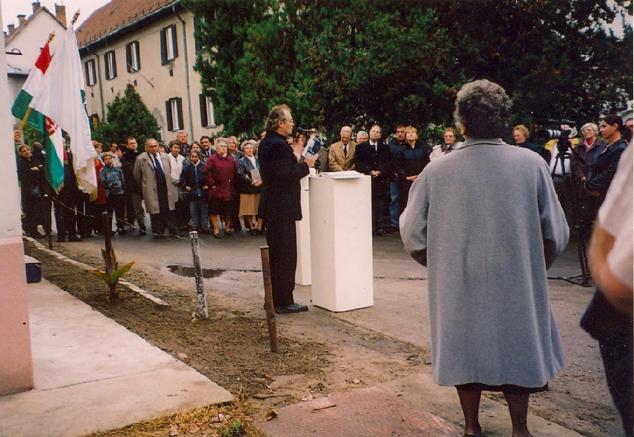 Emléktábla-avatás