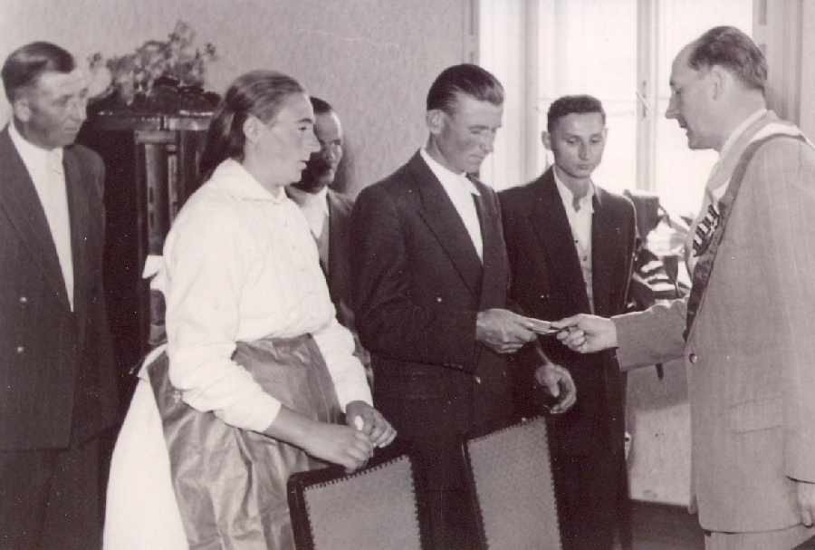 Polgári esküvő a községházán