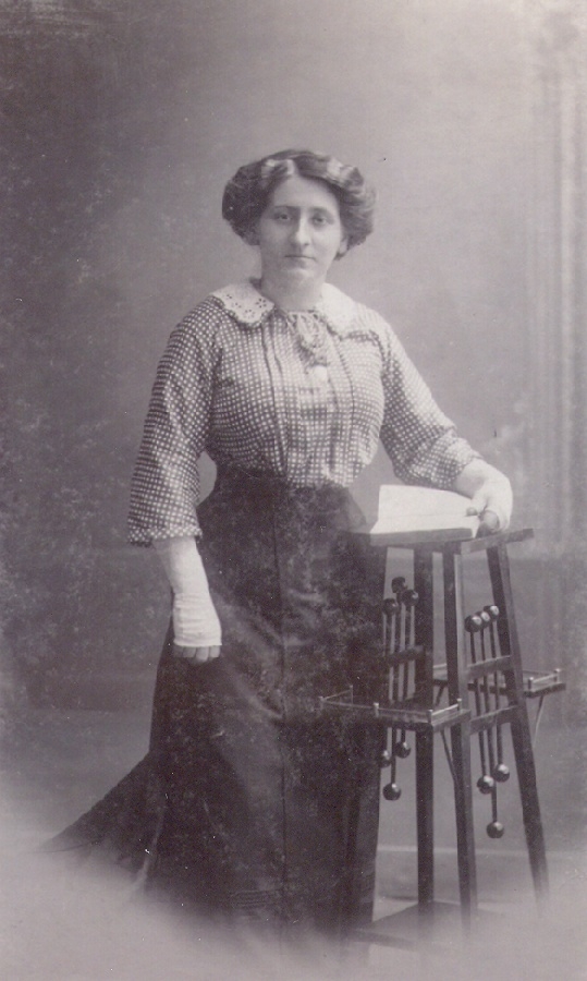 Polgári női öltözék