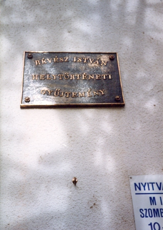 Révész emléktábla