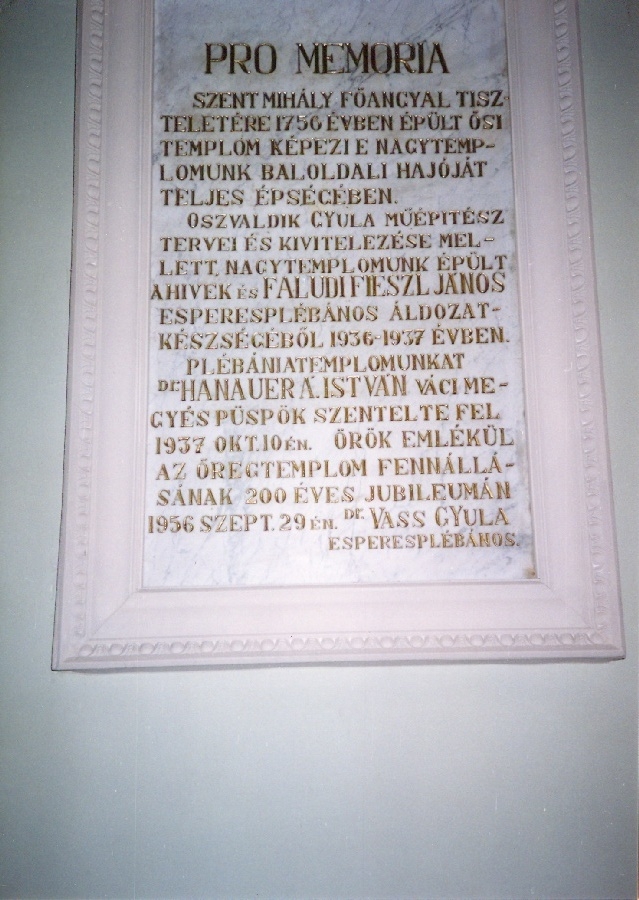 Emléktábla a Szent Mihály templomban