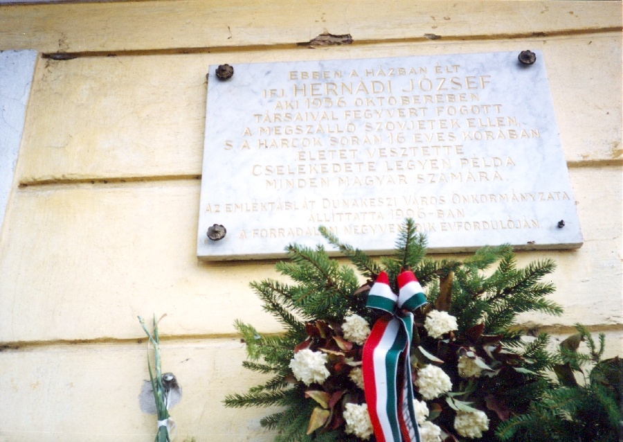 Hernádi emléktábla