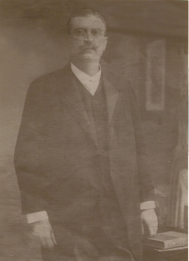 Dr. Cseresnyés Ernő községi orvos