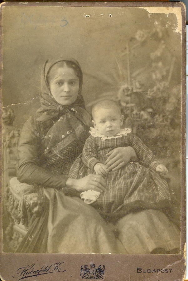 Édesanya gyermekével