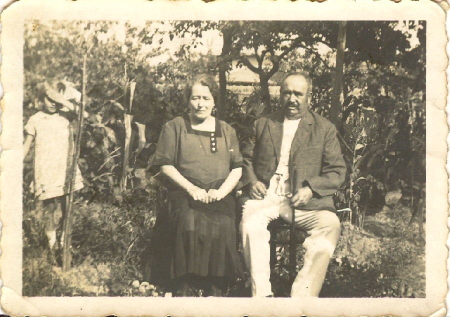 Kovács mester feleségével