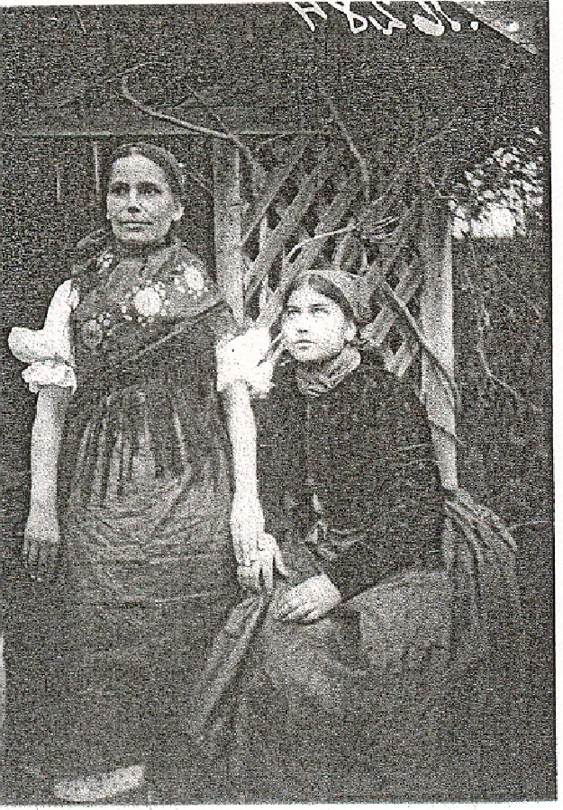 Dunakeszi fejkendő viselet