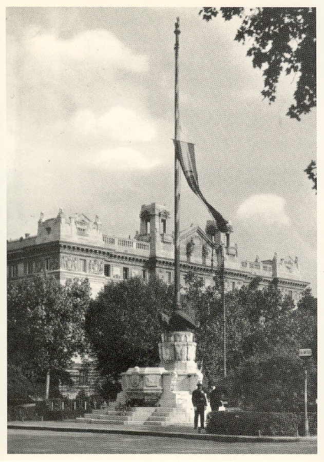 Budapest, Ereklyés országzászló