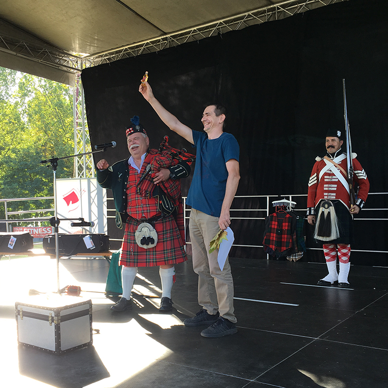 Könyvtár a Feszten